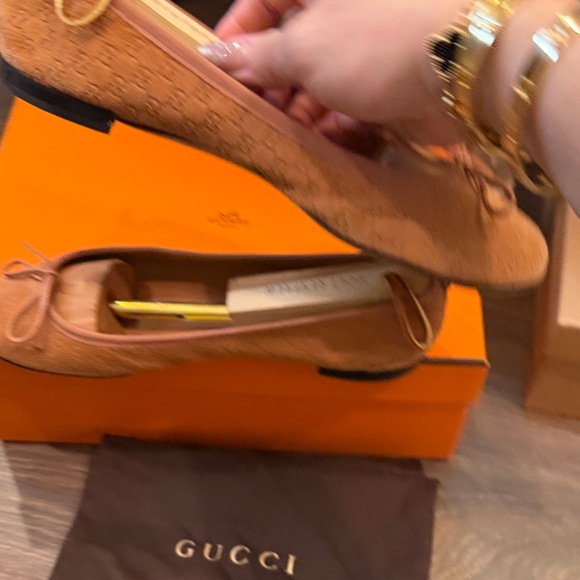 Gucci Peach Suede GG Logo Ballet Flats with Bow - Picture 8 of 12